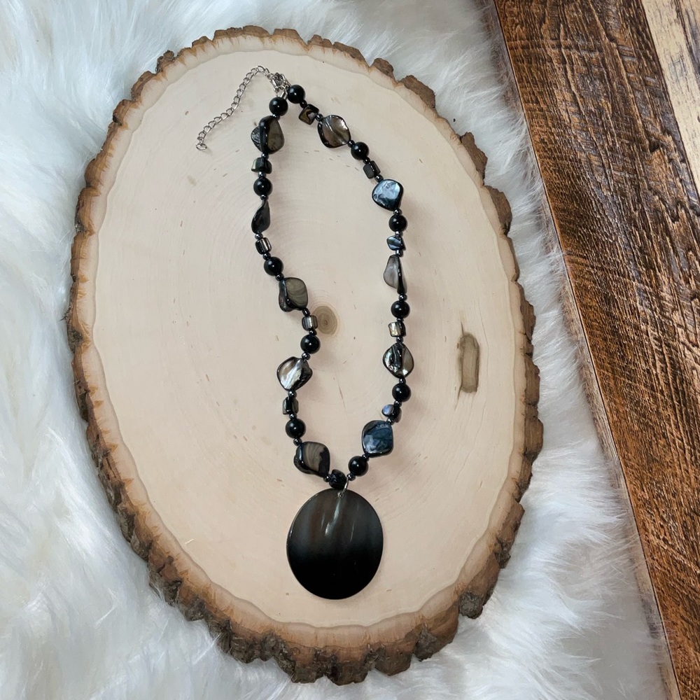 Obsidian Shelled Necklace - Picture 5 of 5